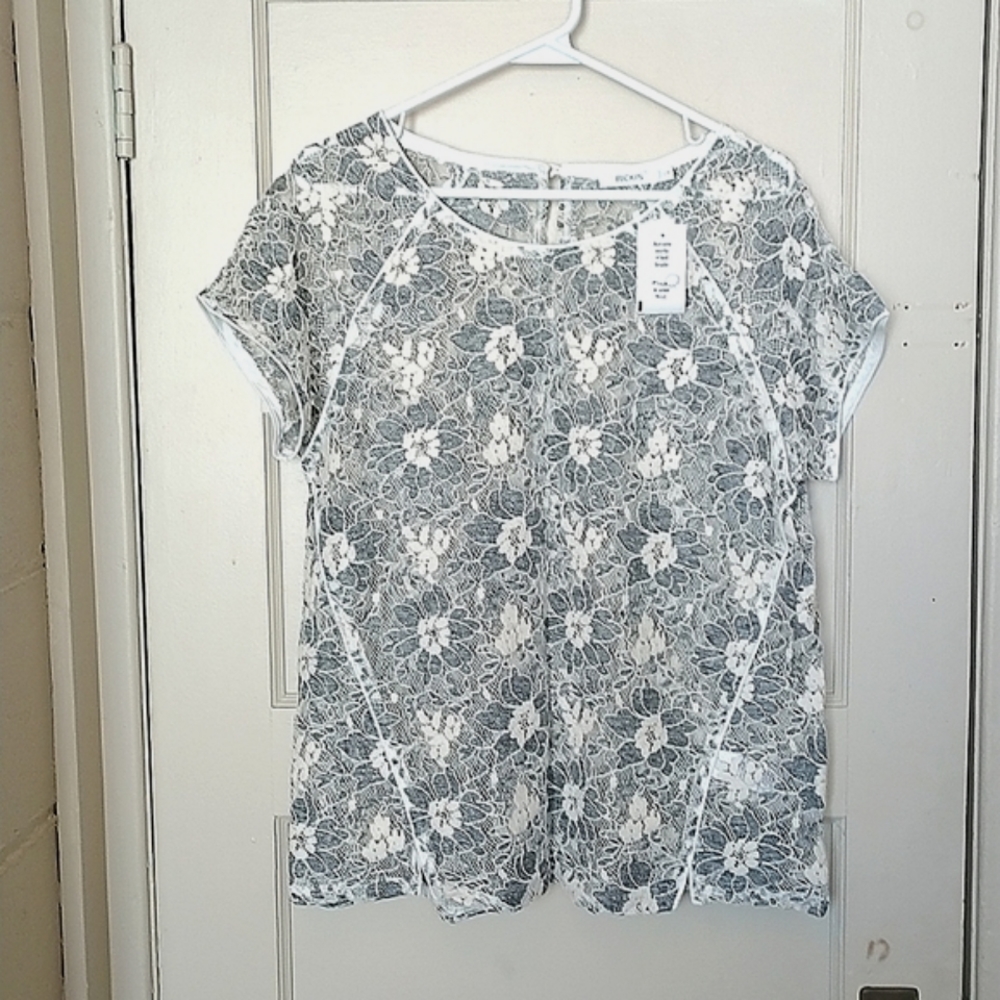 BNWT Ricki's Size L Ivory Lace & Grey Floral Top